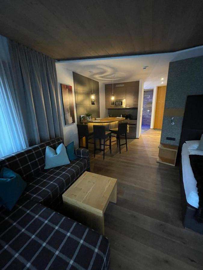 Haus Alt St. Anton Apartamento Sankt Anton am Arlberg Exterior foto